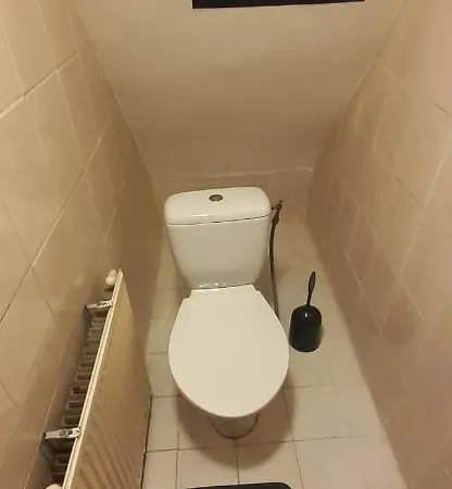 Iru, Not For Parties, Not A Hotel, With No Kitchen 3*