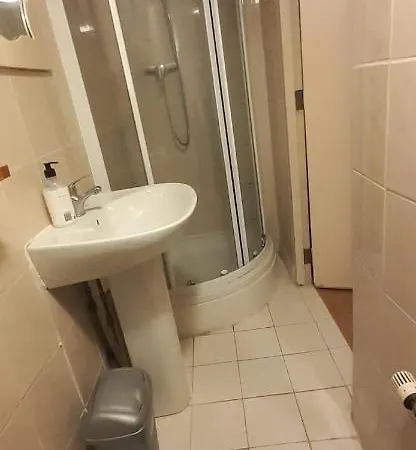 Iru, Not For Parties, Not A Hotel, With No Kitchen 3* 암스테르담